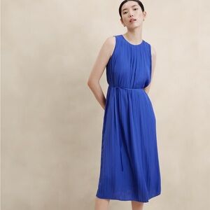 Crystal pleated midi dress in Azul